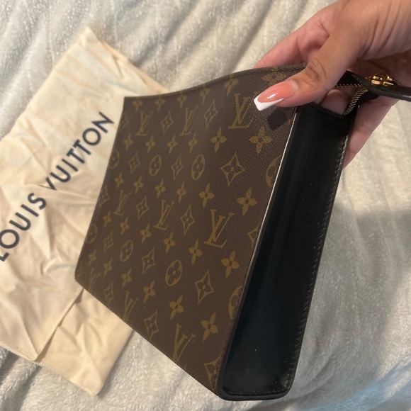 Louis Vuitton Poche Toilette Monogram - Picture 3 of 4